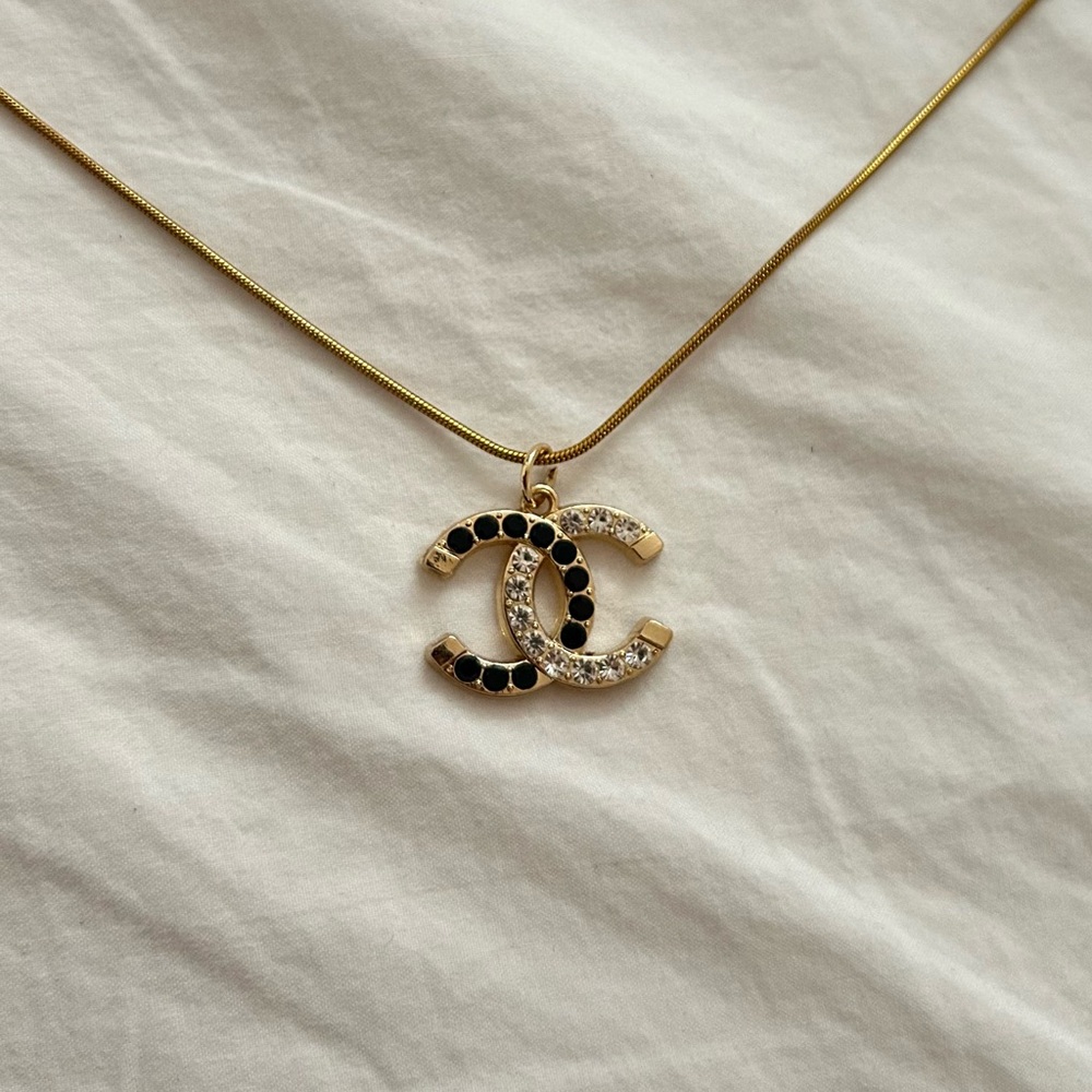CHANEL Gold and Black Interlocking Necklace